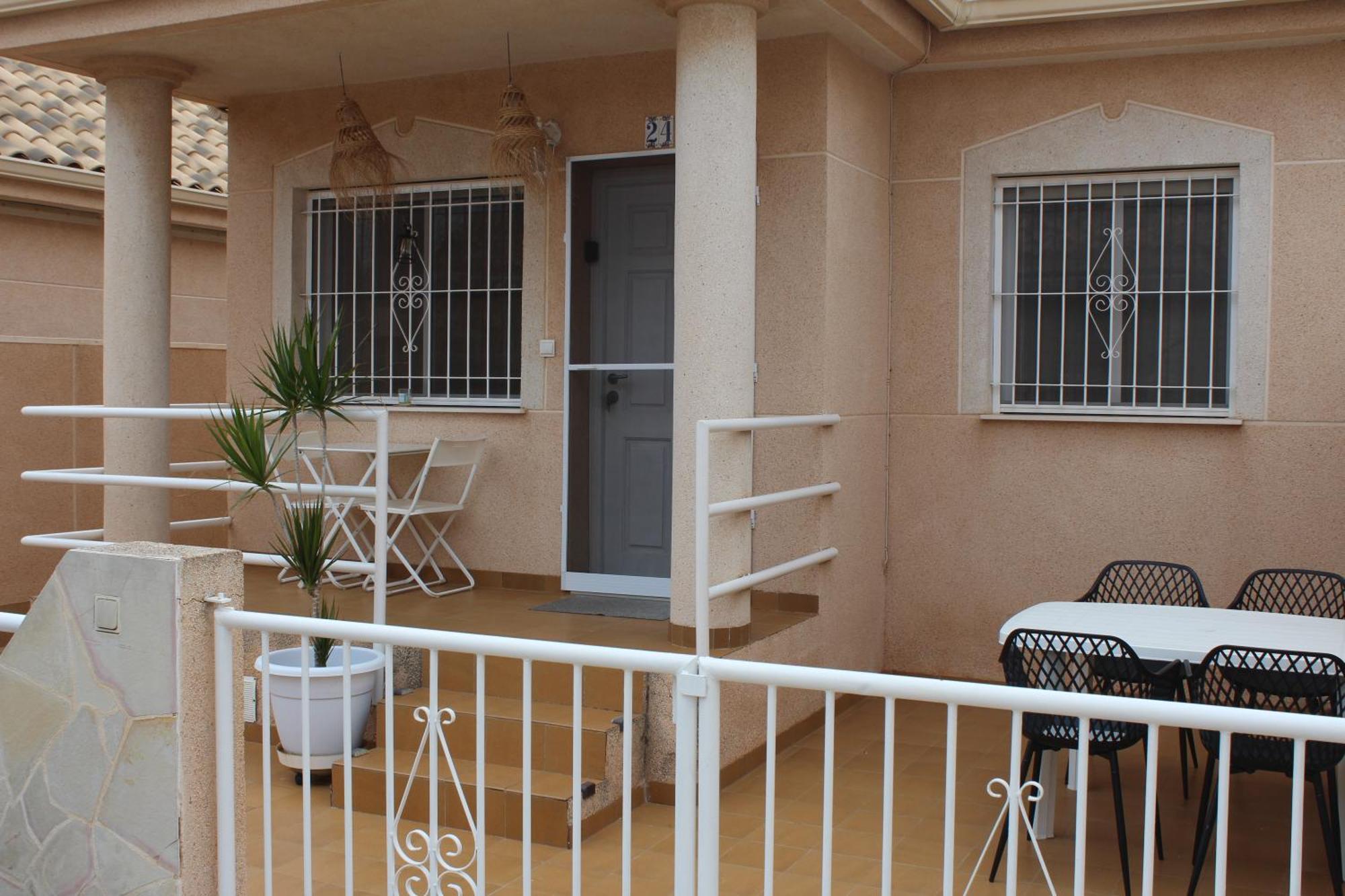 Bungalow With 2 Bedrooms And Roof Terrace In The Center Of La Zenia. Free Wifi. Orihuela Bagian luar foto
